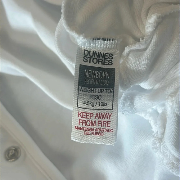 Newborn baby footed sleeper/romper. Up to 10 pounds - Picture 2 of 4